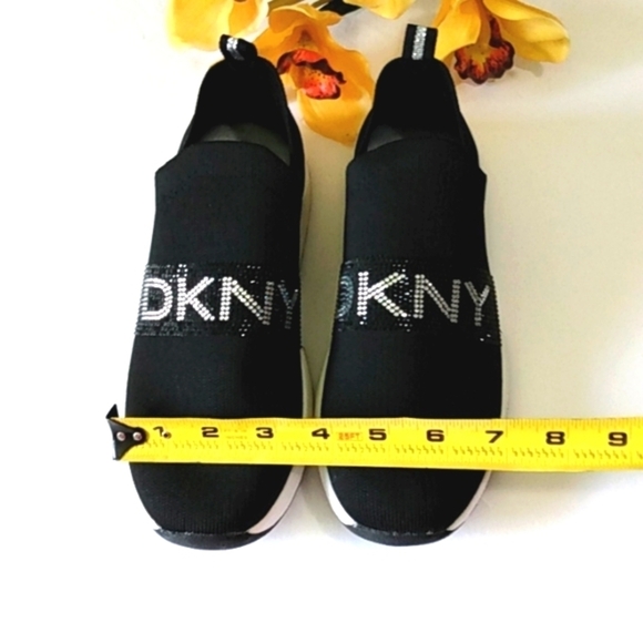 DKNY BLACK WHITE RHINESTONE SLIP-ON SNEAKERS SIZE 5 NWOT - Picture 12 of 14